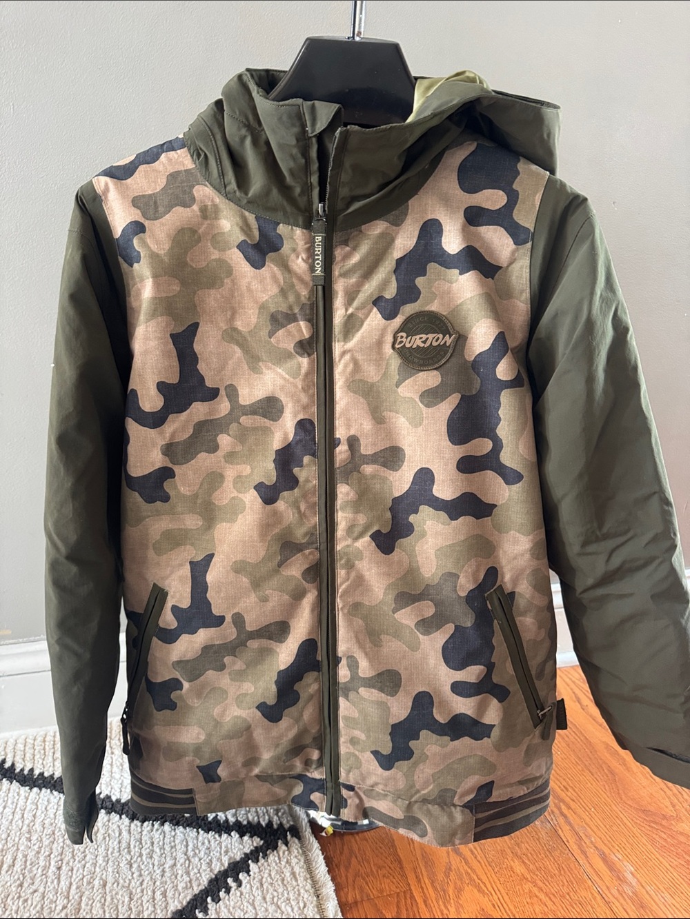 Burton Kids ski/snow board Olive & Black Camo Hooded coat youth L
